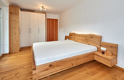 Handwerkskunst mit Asteiche Handwerkskunst mit Asteiche